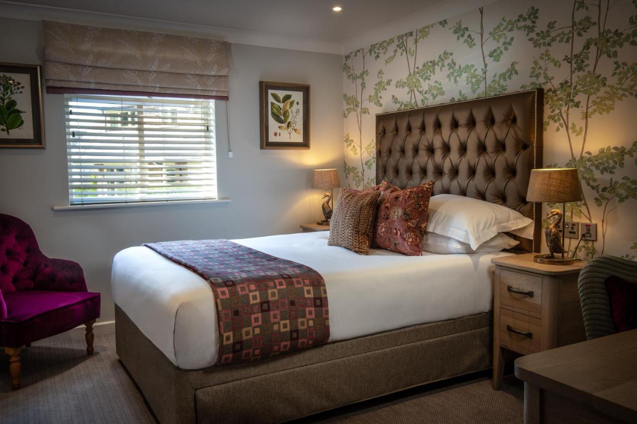 The Millstone, Mellor Hotel Blackburn  Kültér fotó A bedroom at The Old parsonage