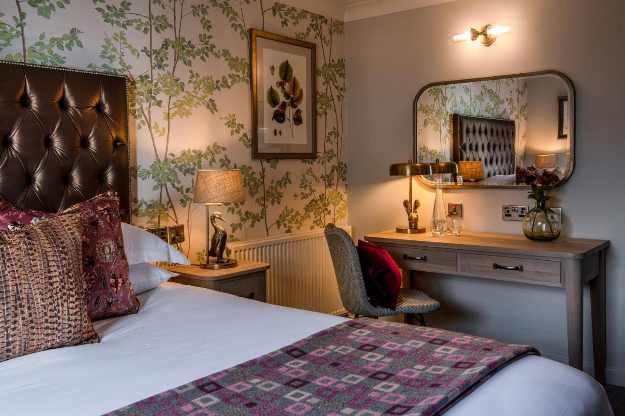 The Millstone, Mellor Hotel Blackburn  Kültér fotó A bedroom at The Swan