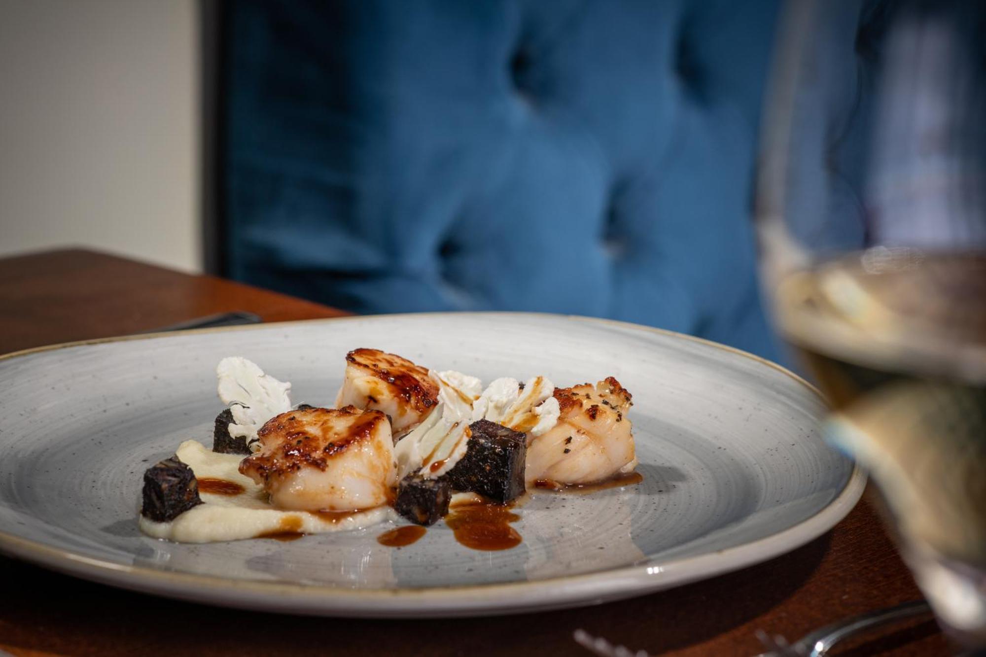 The Millstone, Mellor Hotel Blackburn  Kültér fotó Scallops with black garlic