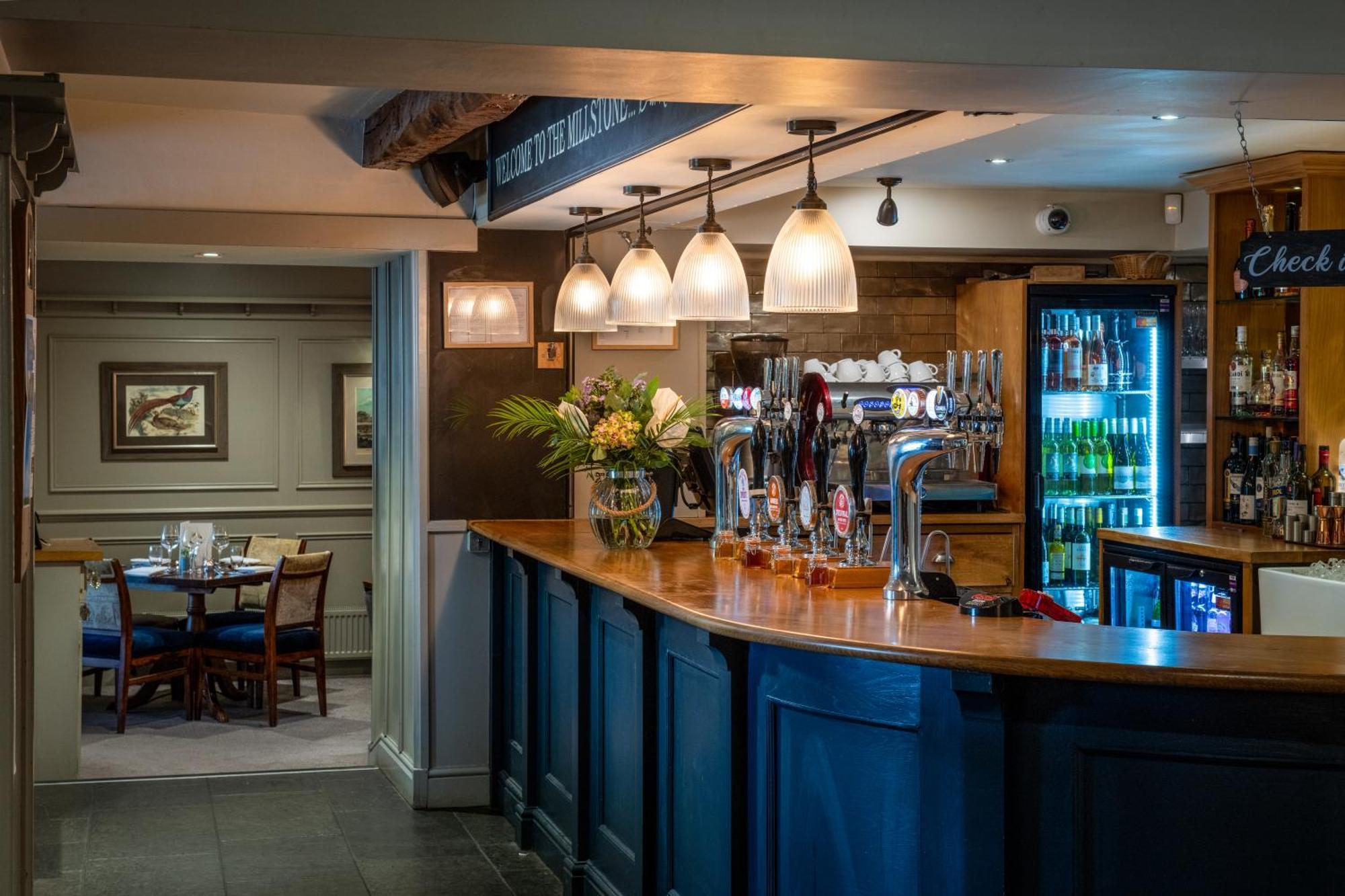 The Millstone, Mellor Hotel Blackburn  Kültér fotó The bar at The Old Mill