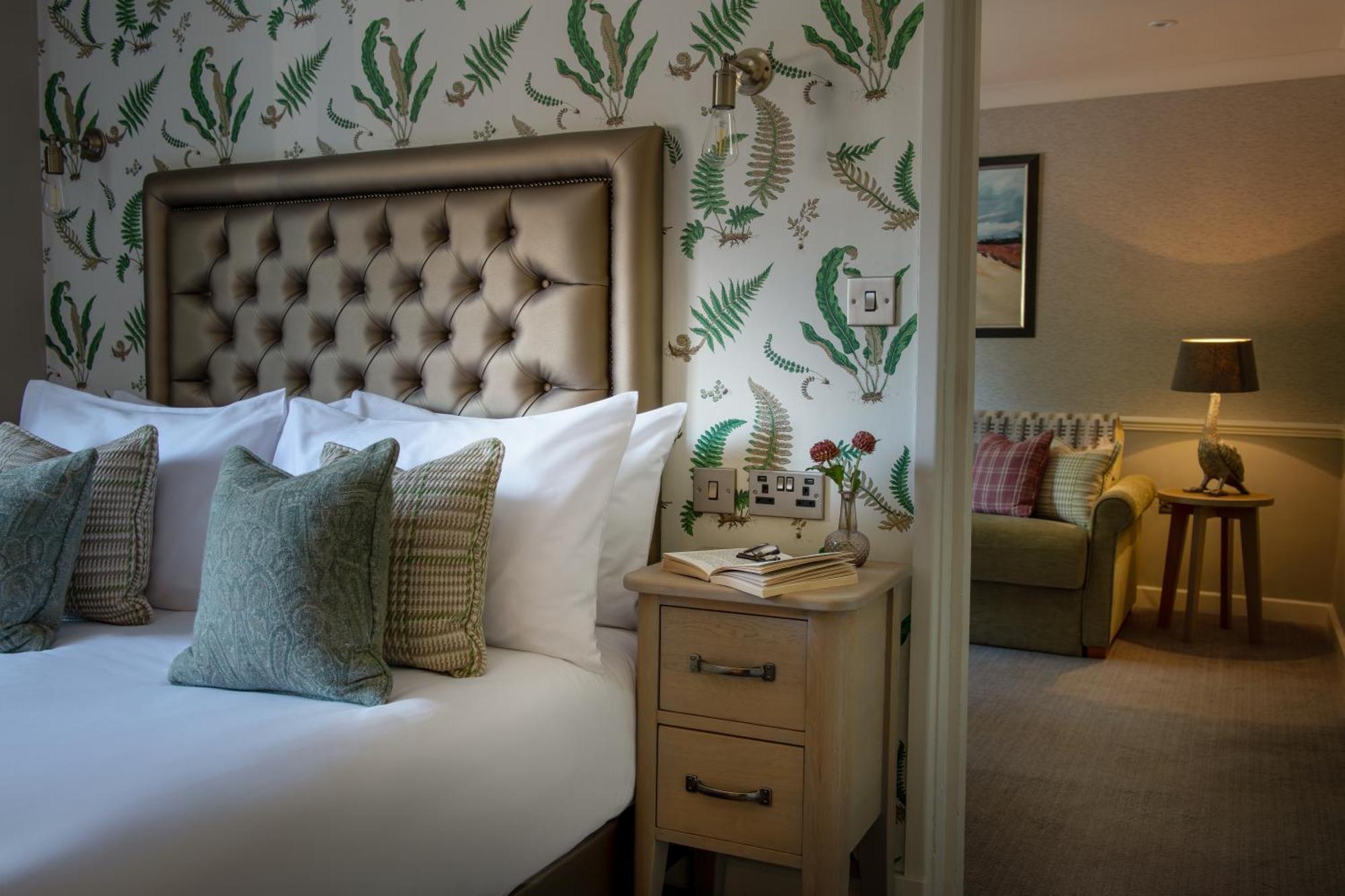 The Millstone, Mellor Hotel Blackburn  Kültér fotó A bedroom at The Swan