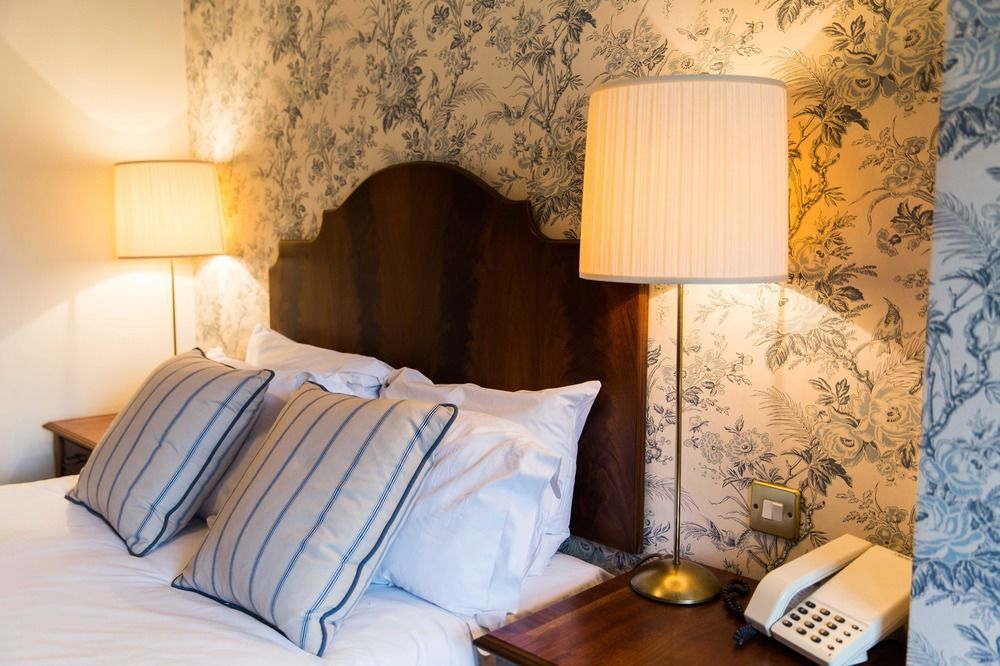 The Millstone, Mellor Hotel Blackburn  Kültér fotó A bedroom at the hotel