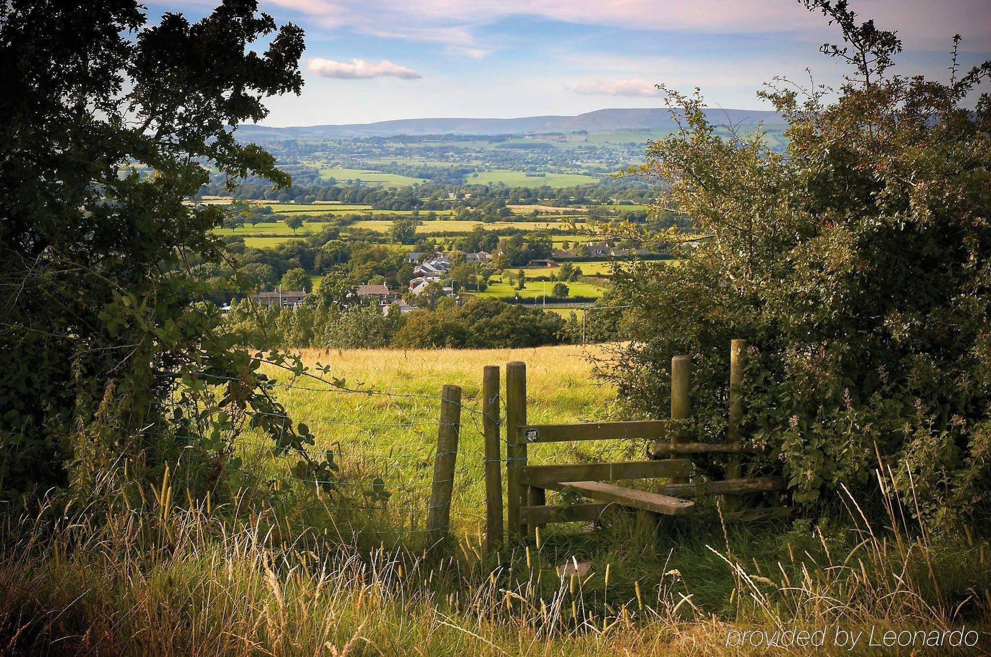 The Millstone, Mellor Hotel Blackburn  Kültér fotó The village of Llandogo